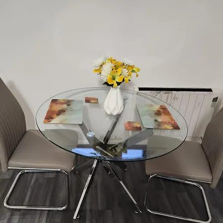 1 Bedroom Service Apartment With Netflix West Thurrock Exterior photo