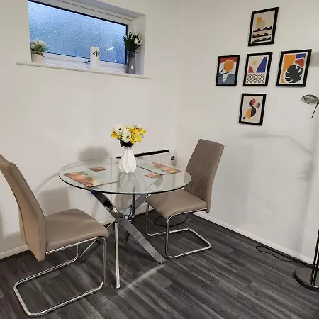1 Bedroom Service Apartment With Netflix West Thurrock Exterior photo