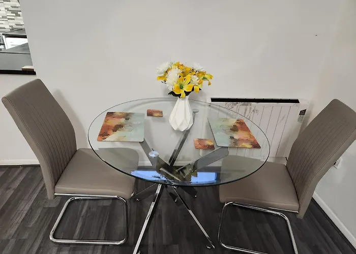1 Bedroom Service Apartment With Netflix