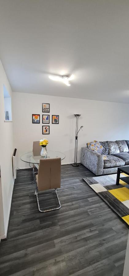 1 Bedroom Service With Netflix Apartment West Thurrock