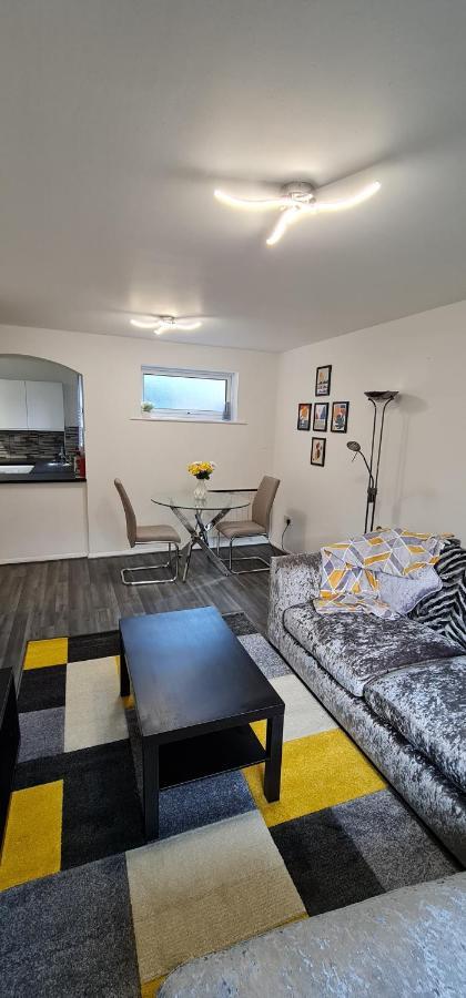 1 Bedroom Service With Netflix * West Thurrock