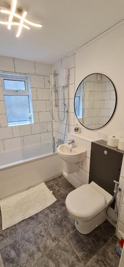 1 Bedroom Service With Netflix *