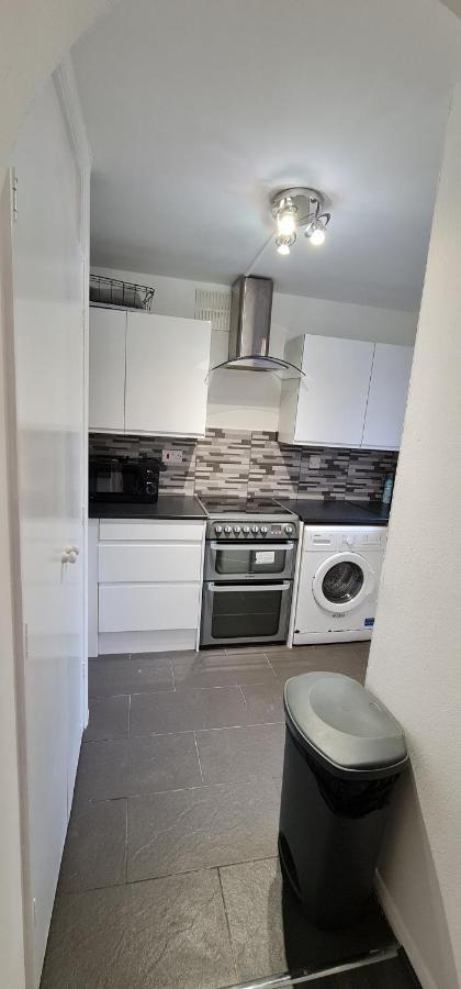 1 Bedroom Service With Netflix * West Thurrock