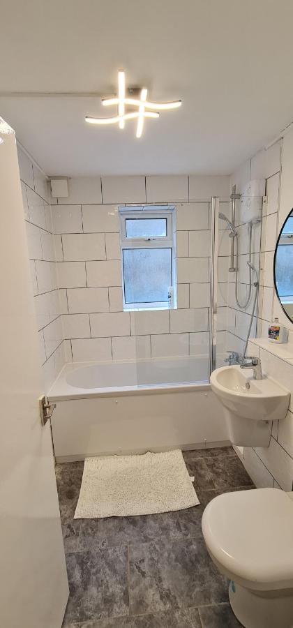 1 Bedroom Service With Netflix