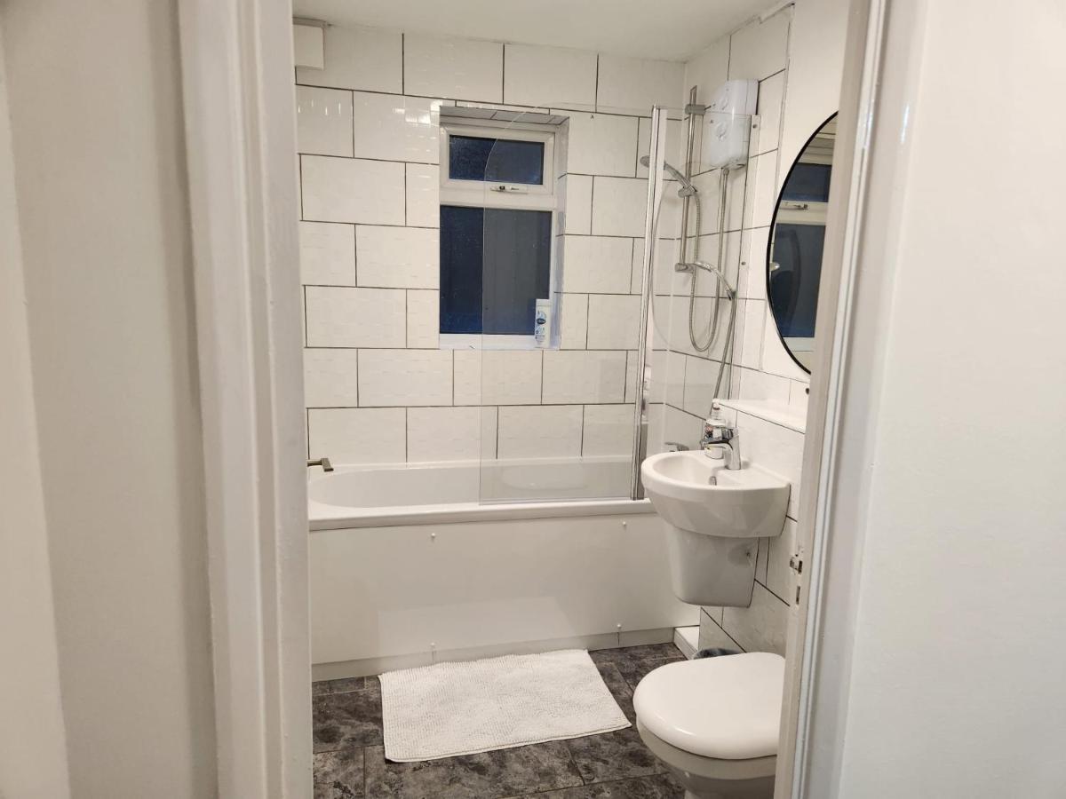 1 Bedroom Service With Netflix *
