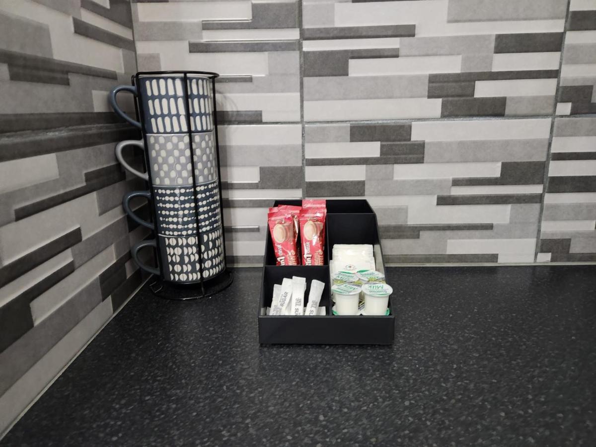 1 Bedroom Service With Netflix *