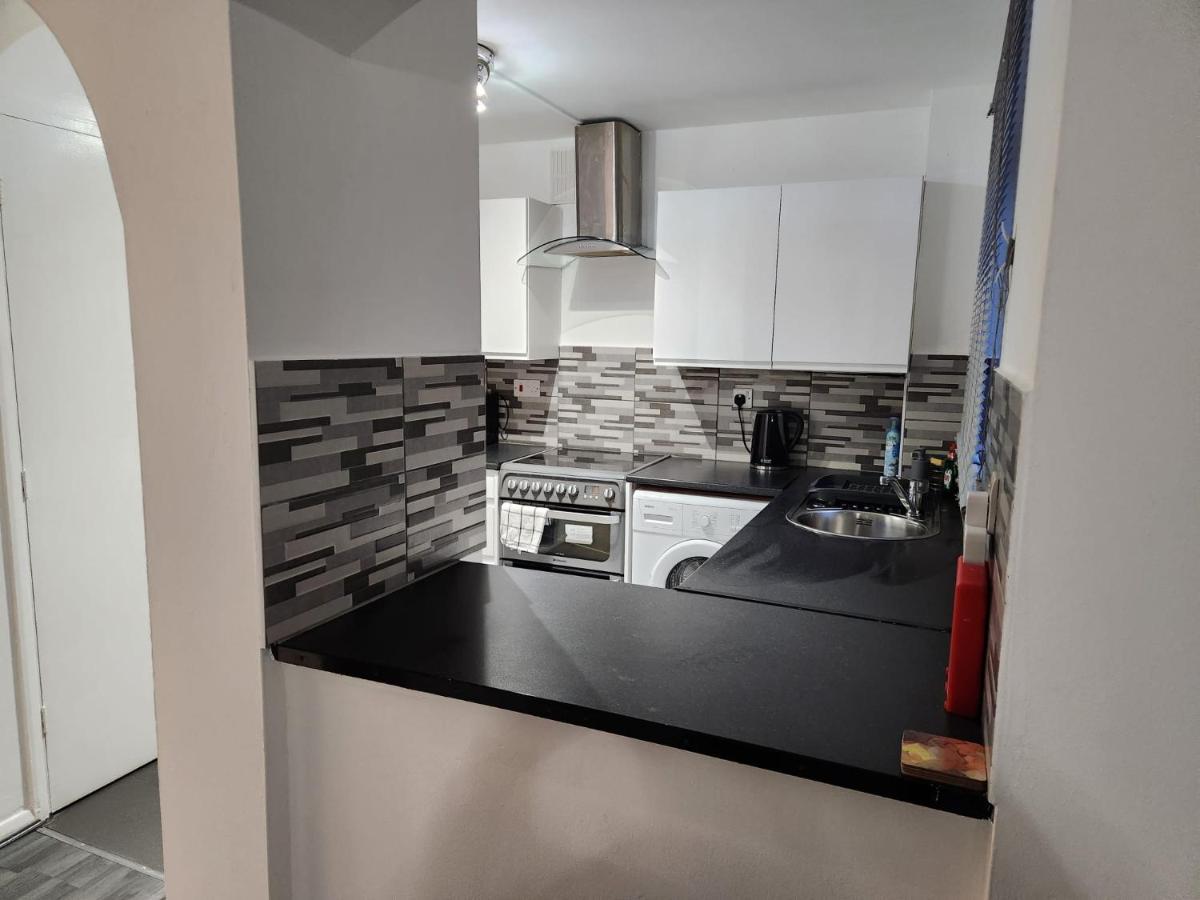 1 Bedroom Service With Netflix