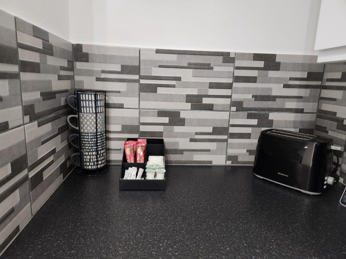 1 Bedroom Service With Netflix * West Thurrock